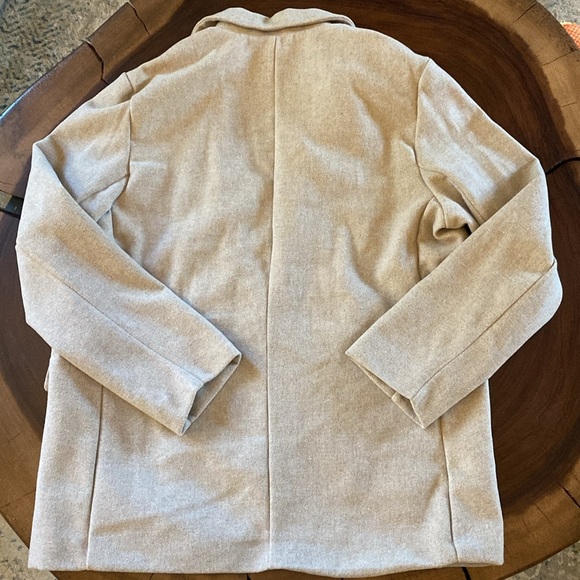 American Eagle Outfitters Tan Blazer with Notched Lapels - Picture 6 of 6